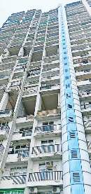 नोएडा में निर्माण कार्य के दौरान 25वीं मंजिल से बच्ची पर गिरा पत्थर, घायल