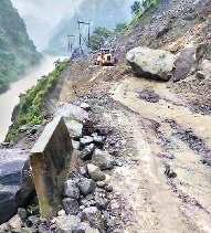 चीन सीमा से संपर्क और पर्वतीय सड़कों से टूट रहा भरोसा