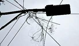 सड़कों पर संभलकर चलें, पतंगों की कटी डोर से है जान का जोखिम