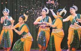 महोत्सव में उमड़ी भारतीय शास्त्रीय नृत्य की छटा