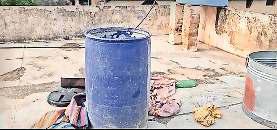 नीले ड्रम में मिला था युवक का शव, पत्नी समेत दो गिरफ्तार