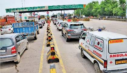 टोल पर अपने ही नियमों की धज्जियां उड़ाता है एनएचएआई