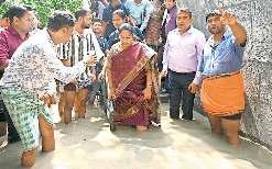 यमुना का जलस्तर बढ़ने से घरों में घुसा पानी, परेशान हुए लोग