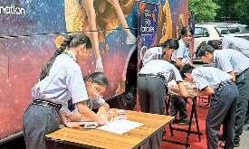 बच्चों ने कल्पना की डोर पकड़ अंतरिक्ष में भरी उड़ान