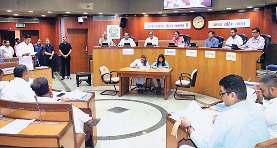 बैठक में भिड़े निगम अधिकारी व पार्षद, कमिश्नर बोले- ब्लैकमेलिंग सहन नहीं