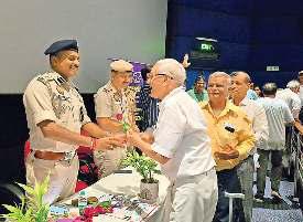 वरिष्ठ नागरिकों की समस्याओं के समाधान के लिए पुलिस ने बनाया 'सुरक्षा घेरा'
