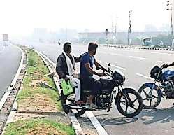 हाईवे के अवैध कटों पर जिंदगी दांव पर, अचानक ही सामने आ जाते हैं यमदूत