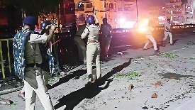 पटना में बच्चों की मौत पर बवाल, वाहन फूंके