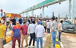 यूईआर-2: अपने शहर में टोल वसूली के विरोध में उतरे लोग