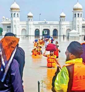 भारत ने पाक के लिए फिर जारी की बाढ़ की चेतावनी, पानी में डूबा करतारपुर कॉरिडोर