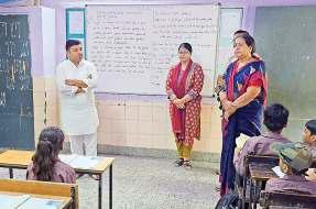 शौचालय और पानी की टंकी में गंदगी, तीन स्कूल प्रमुखों को नोटिस
