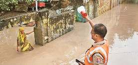 वर्षा ने बढ़ाई मुसीबत, सड़कों पर जाम, यमुना खतरे के निशान से ऊपर
