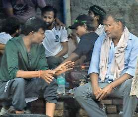 नहीं है शराब पीने की अनुमति, फिर भी सड़कों पर छलकते हैं जाम, लोग परेशान