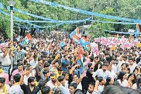 एनएसयूआइ ने निकाला 'सेव डीयू मार्च', छात्रों के सामने रखीं मांगें