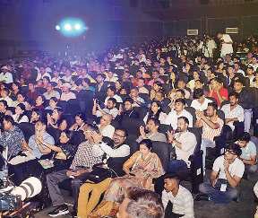 एक घंटा पहले से ही जुटने लगे थे सिनेप्रेमी, जमकर उठाया फिल्मों का लुत्फ