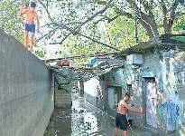 यमुना बाजार में अब भी गंदगी, मोनेस्ट्री में लौट रही रौनक