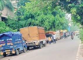 न्यू फ्रेंड्स कालोनी में व्यावसायिक वाहनों की पार्किंग से लोग परेशान