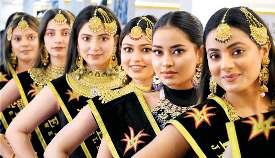 डिजाइनर ज्वेलरी ने लोगों को किया आकर्षित