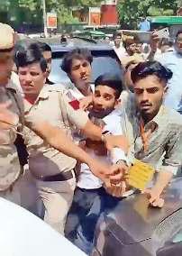 केएमसी में एनएसयूआइ और एबीवीपी के कार्यकर्ता भिड़े
