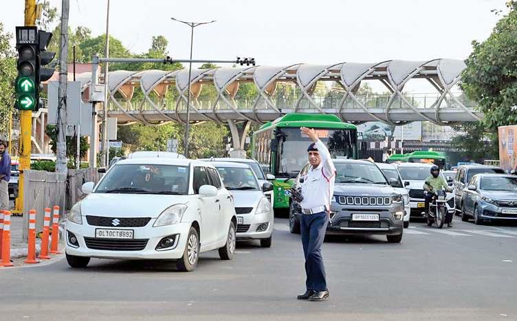 4,200 कर्मियों के भरोसे 78 लाख वाहनों का ट्रैफिक प्रबंधन