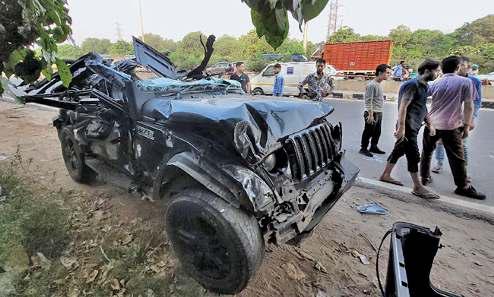 गुरुग्राम में एक्सप्रेसवे पर तेज रफ्तार थार डिवाइडर से टकराकर कई बार पलटी, पांच की मौत