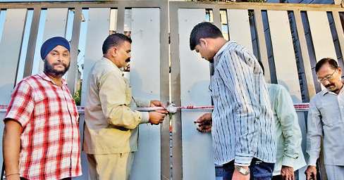 हर बार बचा मौलाना, इस बार मिला सबक