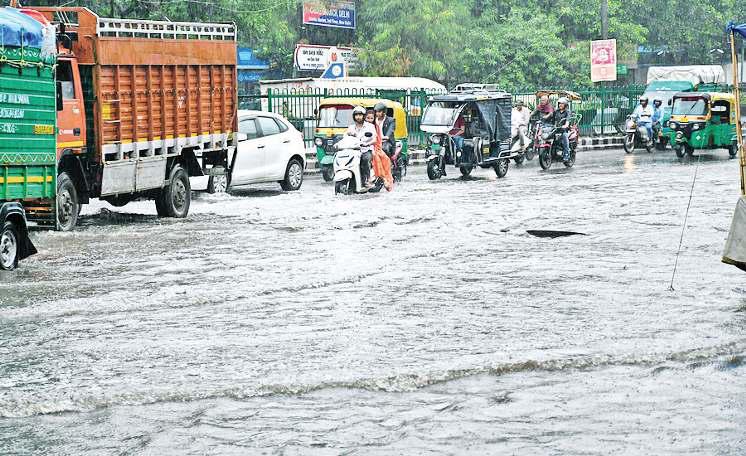 मानसून की विदाई के साथ झमाझम बरसे बादल