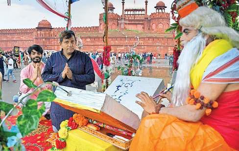 भगवान वाल्मीकि के प्रकटोत्सव पर धूमधाम से निकाली गई शोभायात्रा