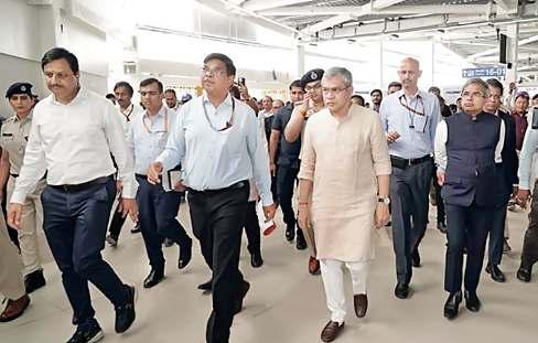 नई दिल्ली की तरह बड़े स्टेशनों पर बनेंगे होल्डिंग एरिया : वैष्णव