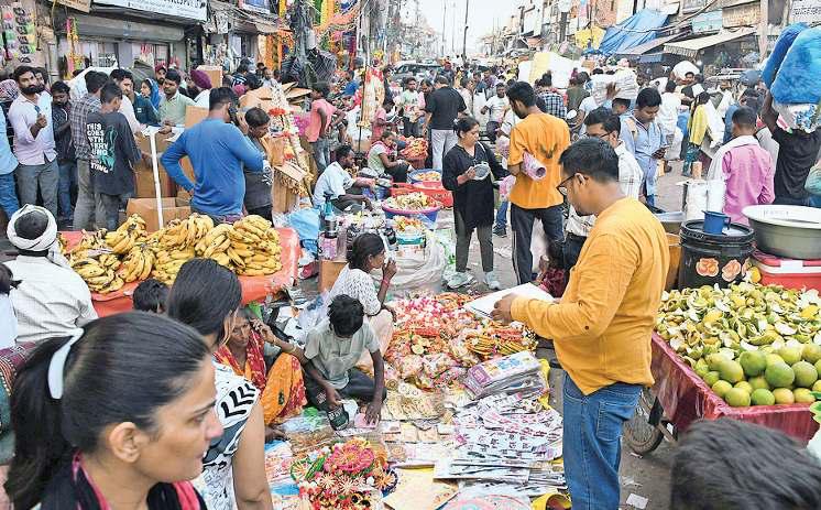 सदर बाजार भीड़ से जाम, हालात बेलगाम