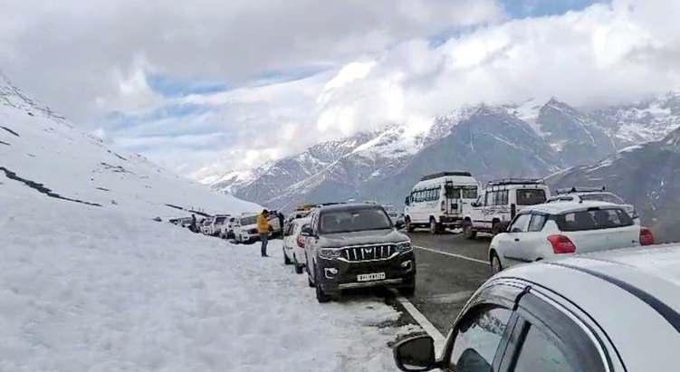 चंबा, कुल्लू, किन्नौर की चोटियों पर हिमपात, मनाली में वर्षा