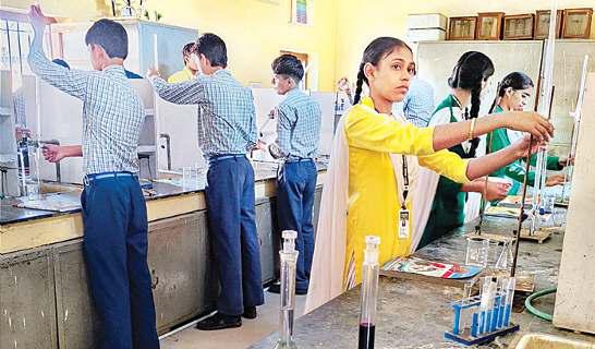 कौशल की पाठशाला सीख रहे रोबोट बनाना