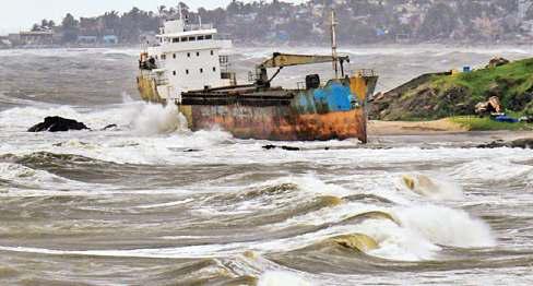 गंभीर चक्रवात के रूप में आंध्रप्रदेश और ओडिशा के तट से टकराएगा मोथा