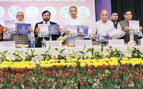 शिक्षकों को होना चाहिए छात्रों का मित्र और मार्गदर्शक: प्रो. सहस्रबुद्धे