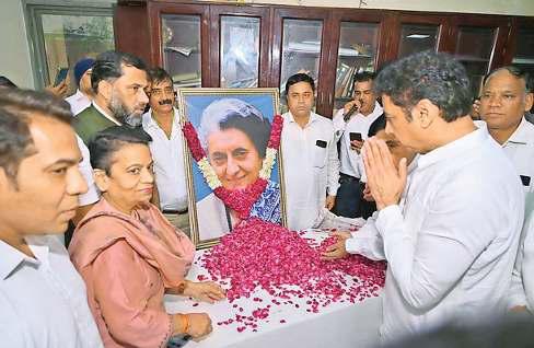 पुण्यतिथि पर याद की गईं पूर्व प्रधानमंत्री इंदिरा गांधी