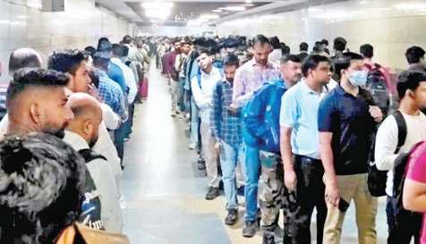 व्यस्त समय में डेढ़ घंटे ठप रही रेड लाइन