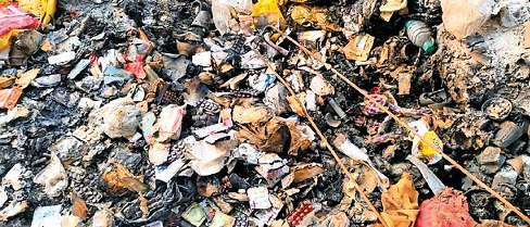 उन्नाव में बच्चों को दी जाने वाली दवाएं जलाईं