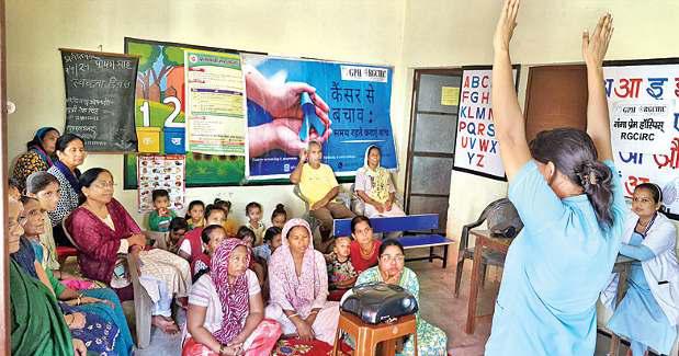 बीमारी से टूट चुके लोगों का बांटते दुख-दर्द