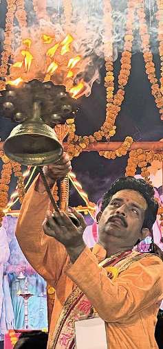गंगा मेले में भव्य आरती से बिखर रही अद्भुत छटा