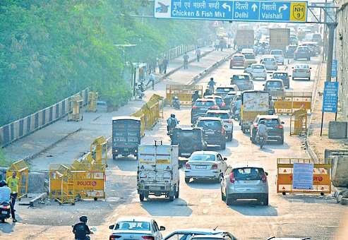 राजधानी की सीमाओं पर कहीं दिखी सख्ती तो कहीं बरती गई लापरवाही