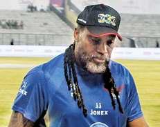 आयोजक फरार, गेल समेत कई खिलाड़ी होटल में फंसे