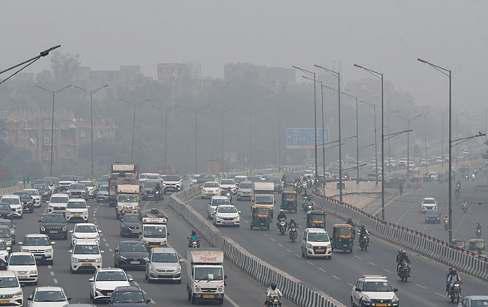 दिल्ली में दिनभर छाई रही धुंध की चादर, वायु गुणवत्ता 'बहुत खराब'