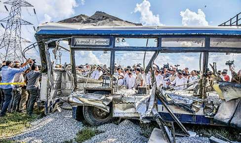 तेलंगाना में डंपर एवं बस की टक्कर में 19 लोगों की मौत