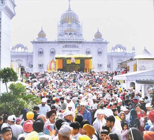 'वाहे गुरु' के जयघोष से गूंजे गुरुद्वारे