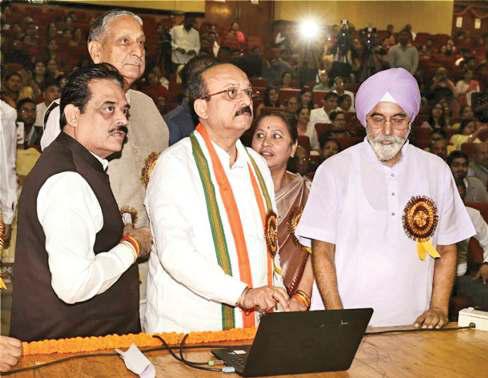 अब नगर निगम के स्कूल की वेबसाइट पर मिलेगी जानकारी, बच्चे ने क्या की है पढ़ाई