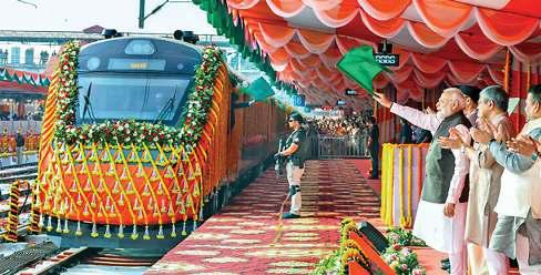 'वंदे भारत' ट्रेनें रेलवे की अगली पीढ़ी की नींव