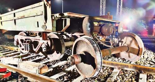 बिहार में पटरी से उतरी आर्मी स्पेशल ट्रेन की दो बोगियां