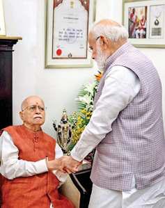 98 वर्ष के हुए आडवाणी, पीएम ने दी बधाई