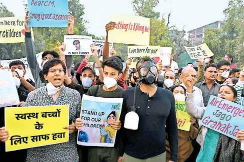 प्रदूषण के विरुद्ध इंडिया गेट पर प्रदर्शन