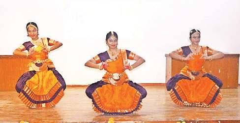 कालेज एक्यम में दिखी भारत की विविधता में एकता की खूबसूरती